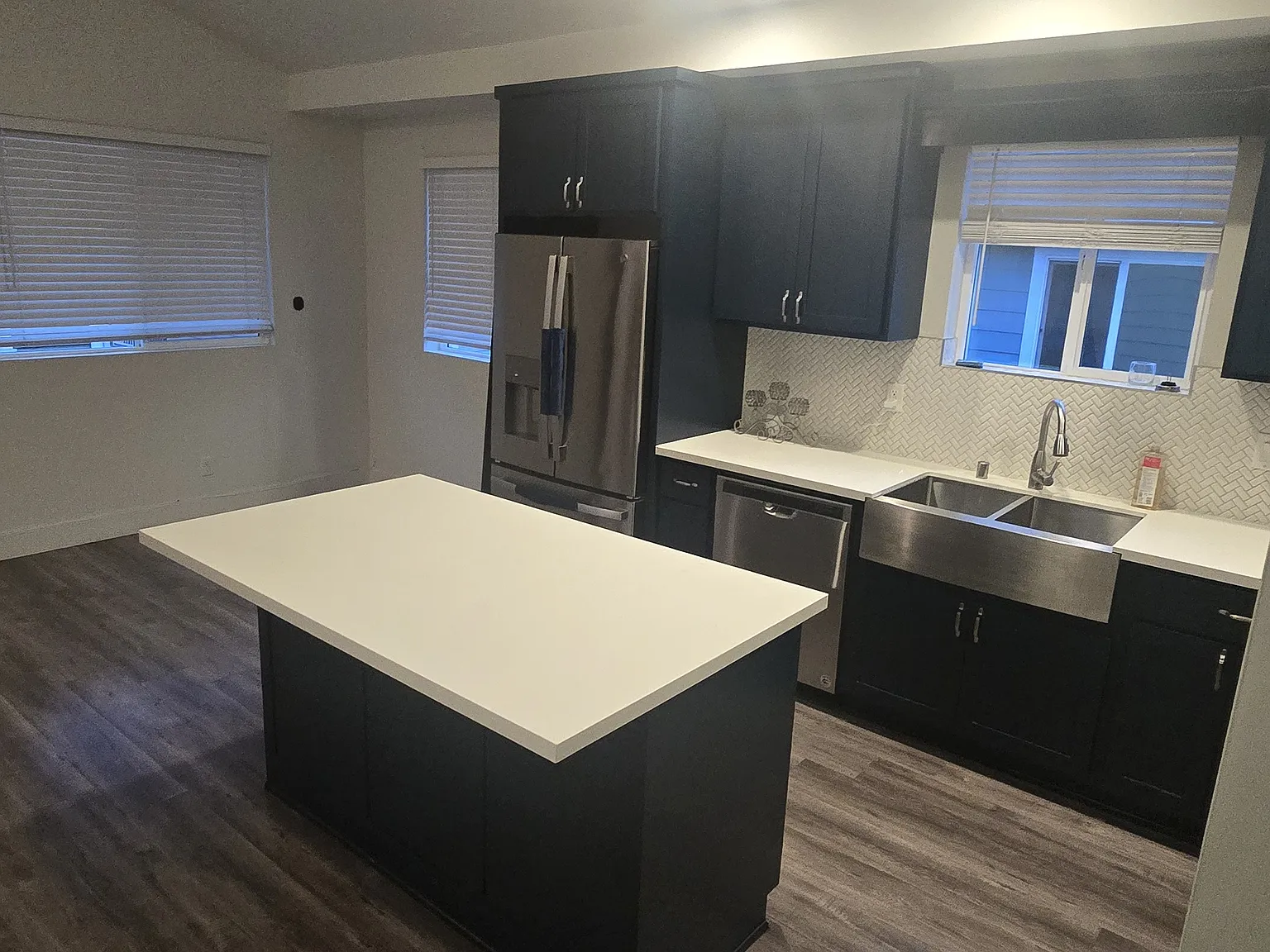 3 bed, 1000 sqft, $3,000 — Photo 4