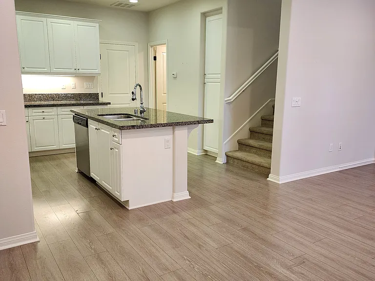 3544 La Mancha Dr — Photo 3