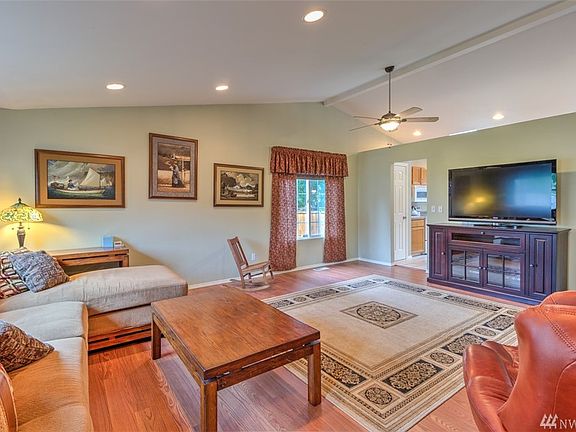 4th image of 4208 Juniper Ct SE