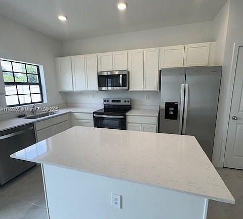 4th image of 665 NW 6th Ter