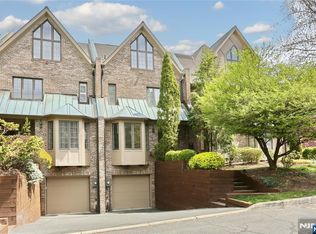 155 Ashley Pl, Park Ridge, NJ 07656