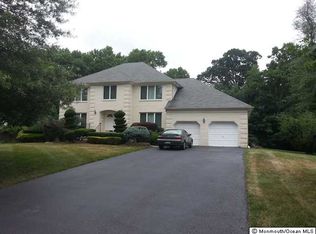 16 Kimberly Ct, Manalapan, NJ 07726