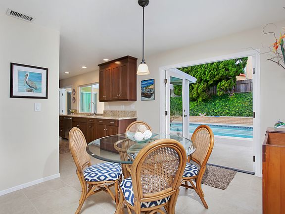 5th image of 409 Dell Ct