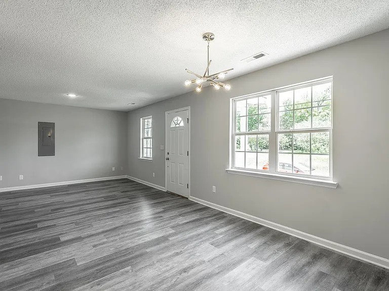 1801 S Lyerly St — Photo 2