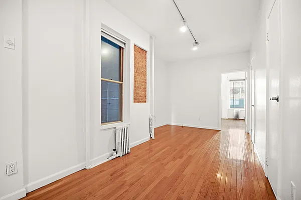 Rented by Cooper & Cooper Real Estate | media 2