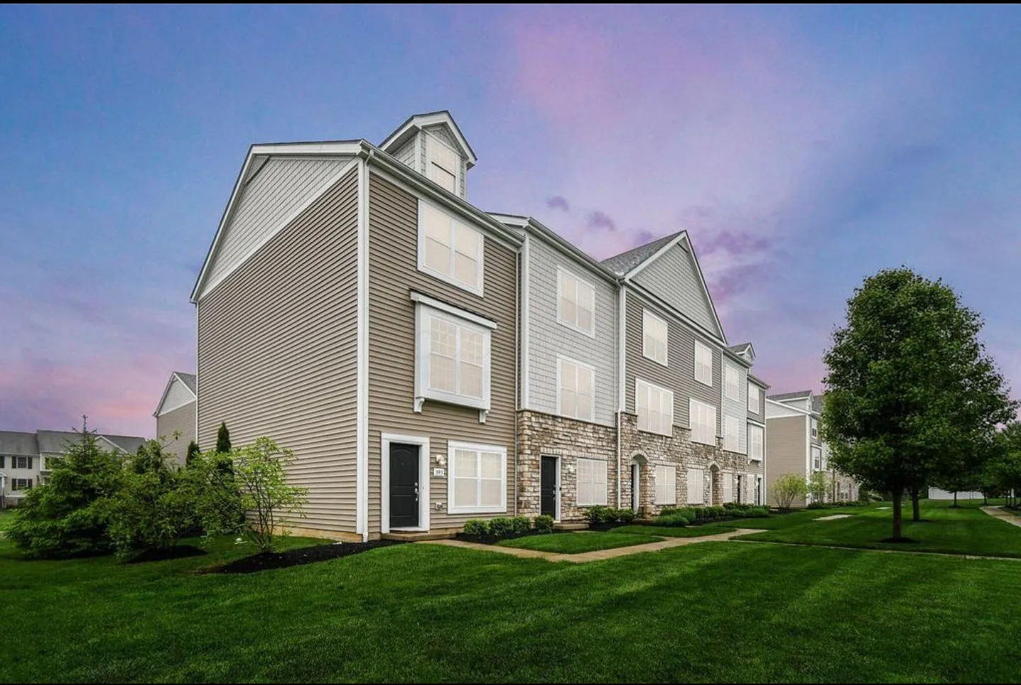 389 Laurel Creek St — Photo 1