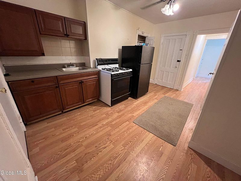 3rd image of 500 Washington Avenue