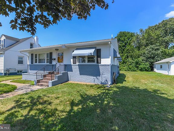 2nd image of 260 Beacon Ave