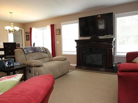 4th image of 22246 Callaway Ave