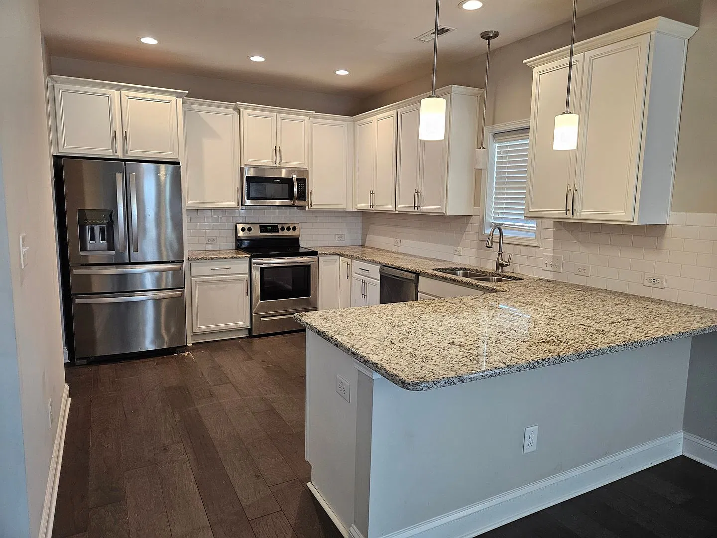 Beautiful Two-Story Home in Established Neighborhood Community- Short Commute to Fayetteville, Ft... — Photo 4