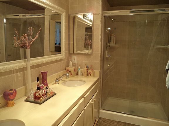 4th image of 20224 Sherman Way Unit 3