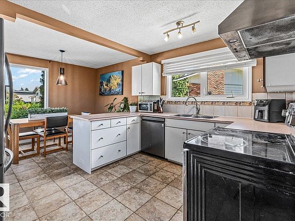 2nd image of 135 Homestead Cres NW