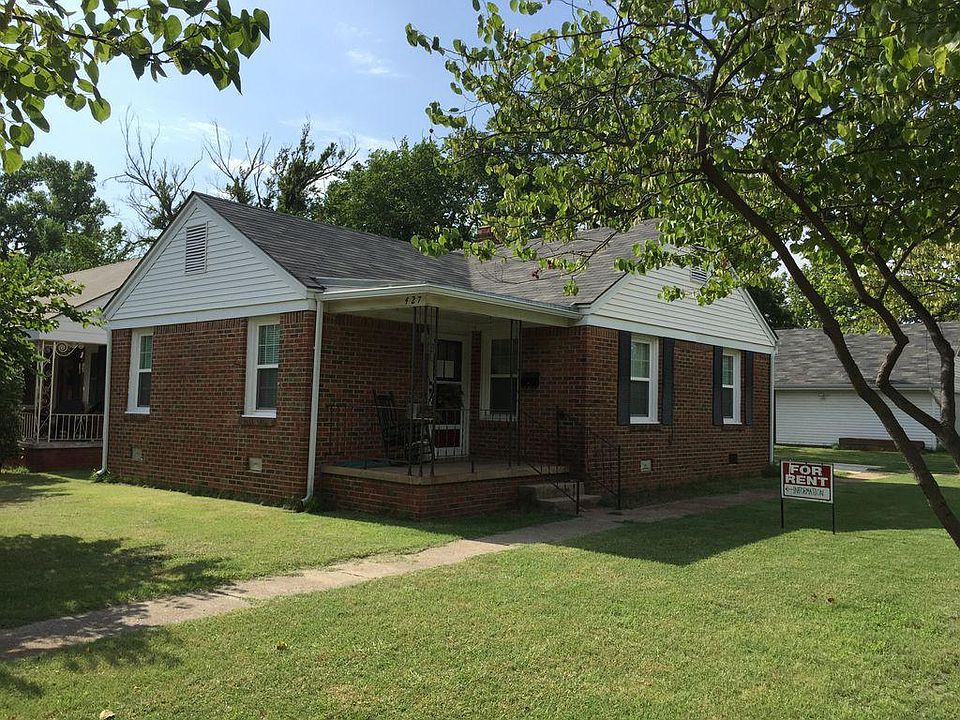 Corner lot w/ open yard
