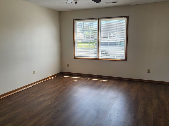 3rd image of 1010 Eleanor Ave