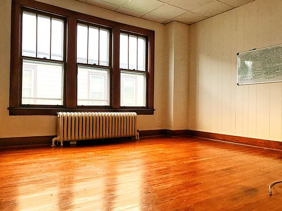 4th image of 52 Forest Ave #2