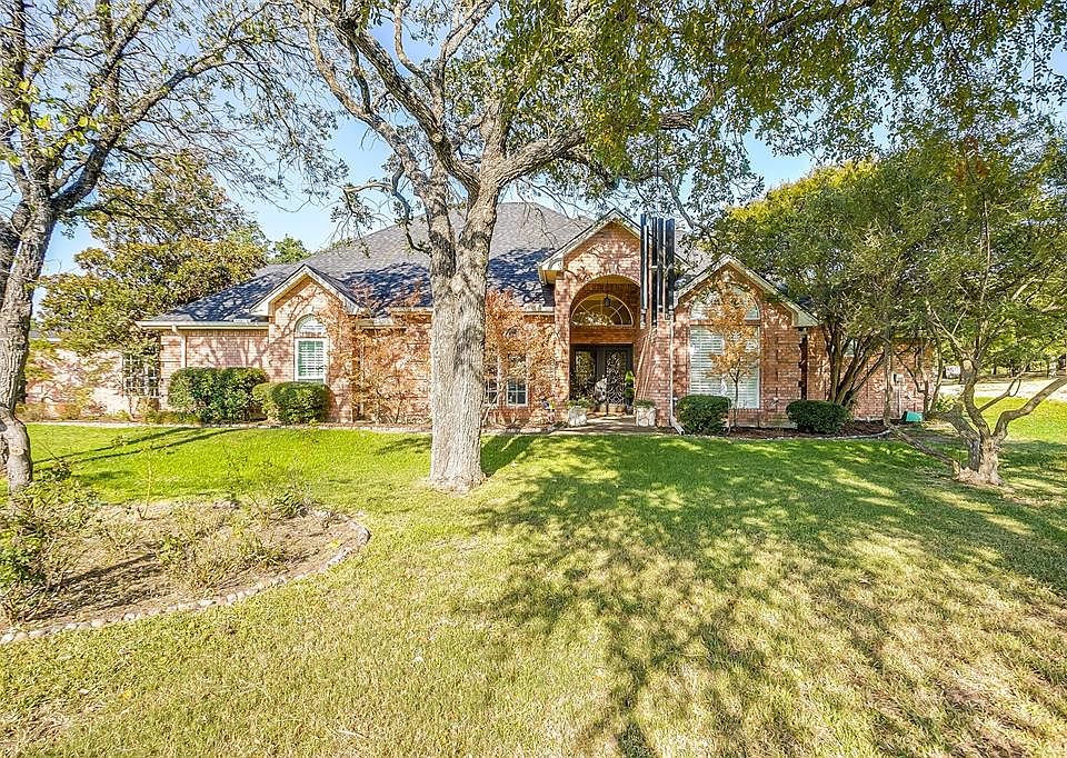 1st image of 2740 Bent Oaks Dr