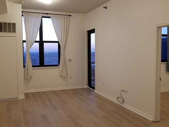 3rd image of 1464 S Michigan Ave APT 1806