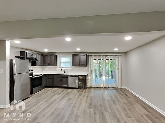 4th image of 2055 Drumlin Dr