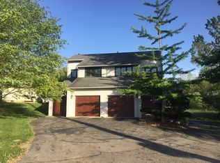 364 E Shore Dr, Whitmore Lake, MI 48189