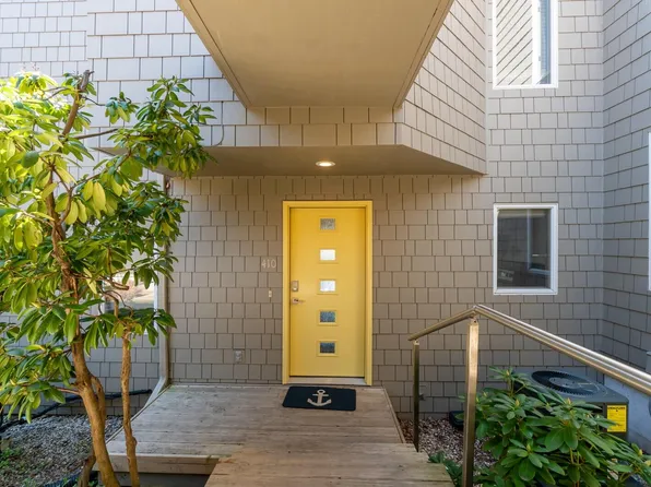 410 Ruddiman Dr, Muskegon, MI 49445