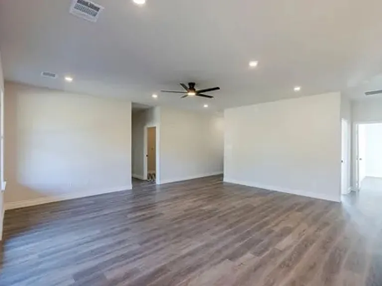5713 Stonegate Cir — Photo 5