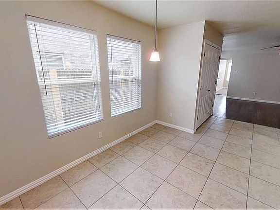 5th image of 2338 Bloomfield Dr