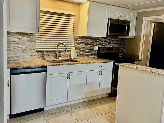 3rd image of 605 N Carpenter Ave