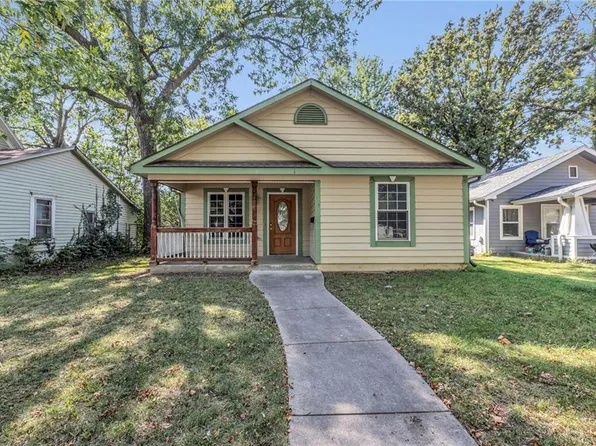 628 S Locust St, Ottawa, KS 66067