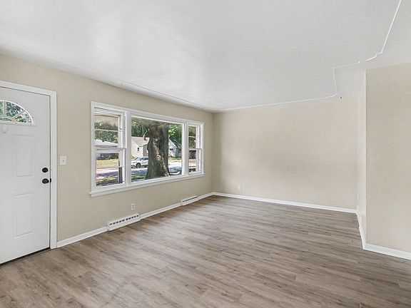 3rd image of 846 Stevens St