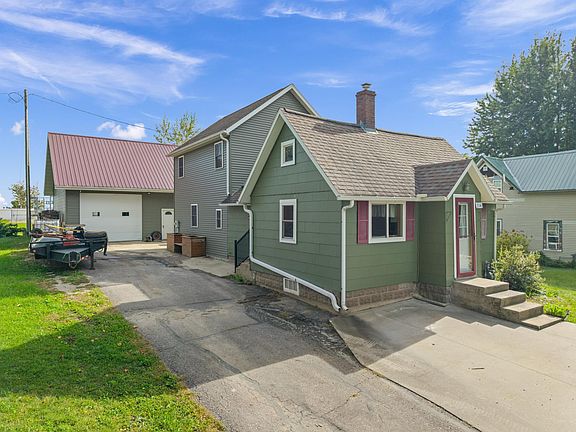 3rd image of 514 Maple Dr