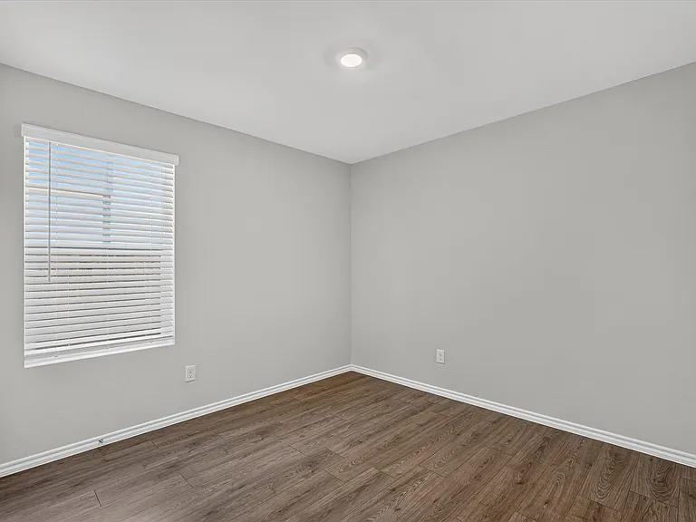 1128 Northfield Dr — Photo 13