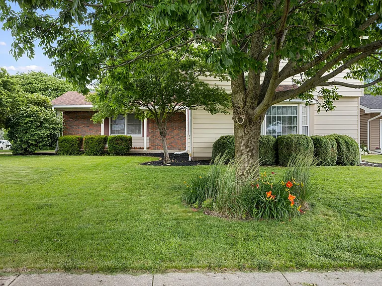 5824 N Imperial Dr — Photo 2
