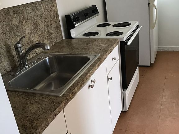5th image of 1720 NW 1st Pl APT 10