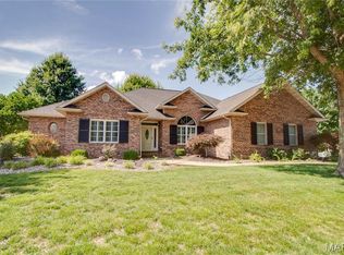 1400 White Oak Trl, Godfrey, IL 62035