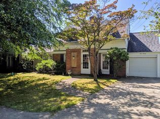390 S Buhl Farm Dr, Hermitage, PA 16148