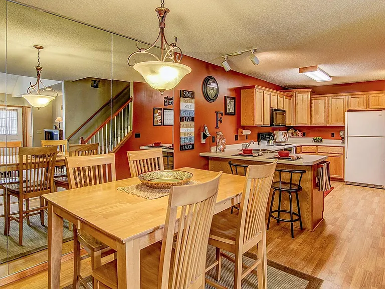 2353 Oakridge Cir — Photo 9