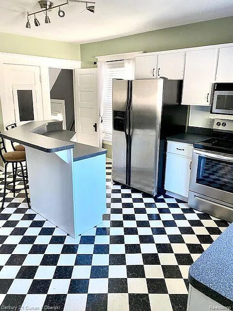 3 bed, 2.0 bath, 1698 sqft, $2,500 — Photo 3