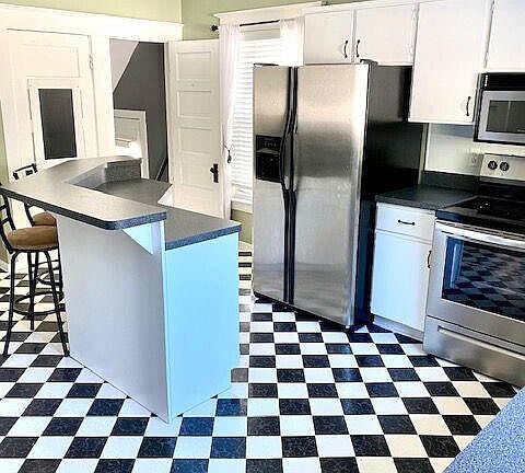 3rd image of 702 S Altadena Ave