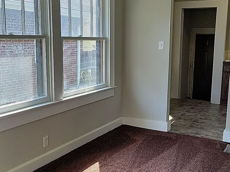 614 N Chester Ave — Photo 5