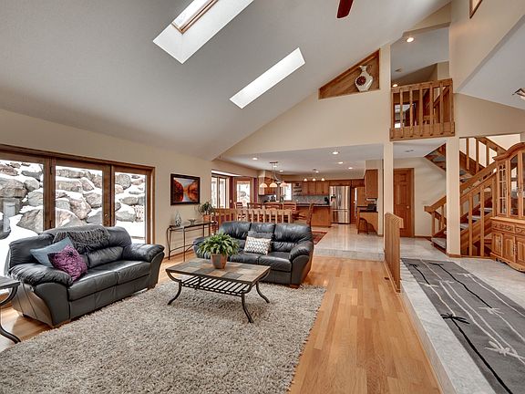 3rd image of 30 Oak Shore Dr