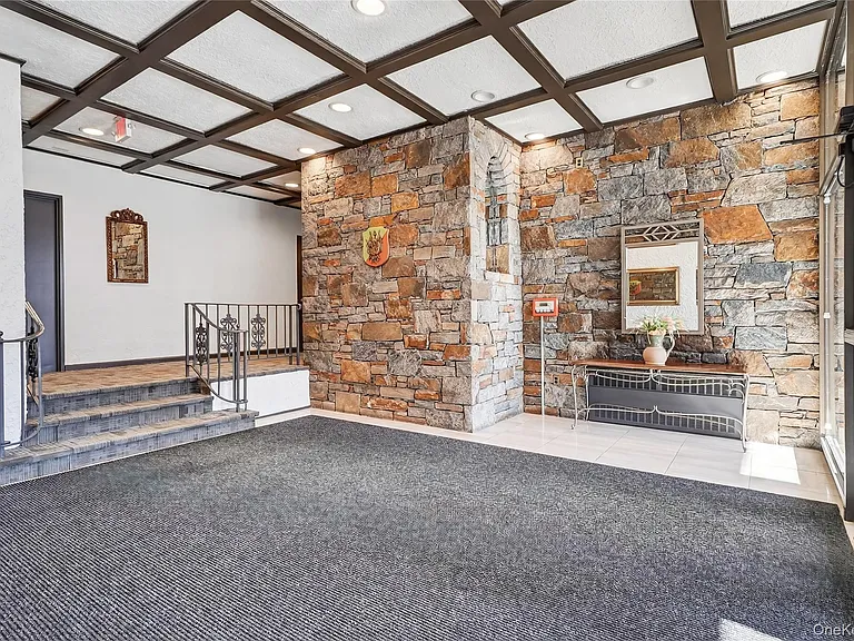 25 Franklin Ave #2K — Photo 14