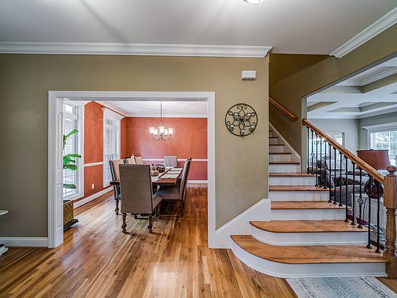 3rd image of 610 Longstreet Dr