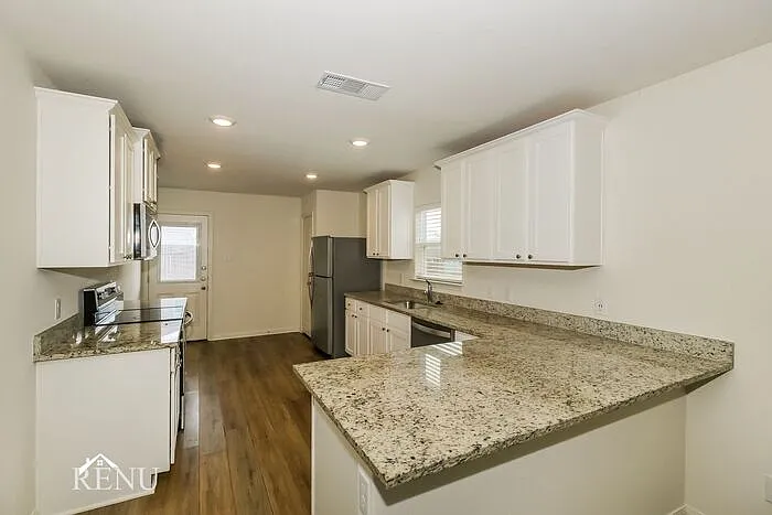 4 bed, 2.0 bath, 1794 sqft, $1,980 — Photo 3