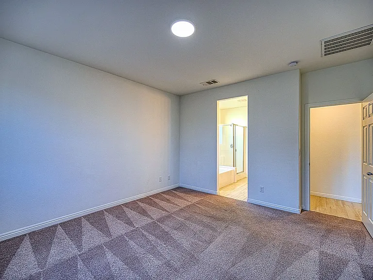 5635 S Larimer St — Photo 9