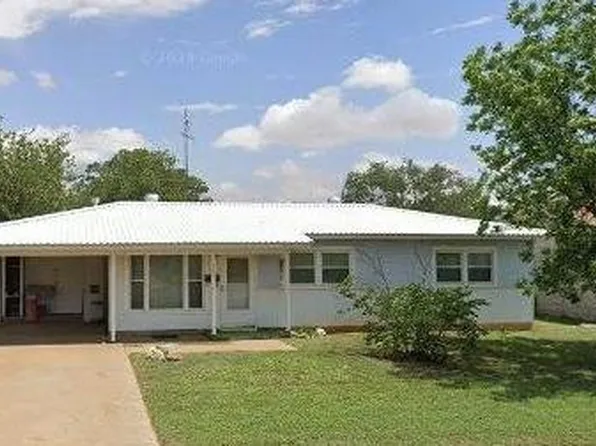 707 E Yucca Ln, Brownfield, TX 79316