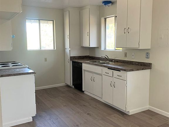 2nd image of 886 Castlewood Dr Unit 3