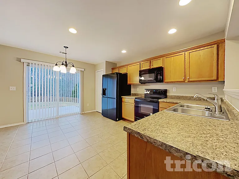 4560 Stone Mountain Dr — Photo 10