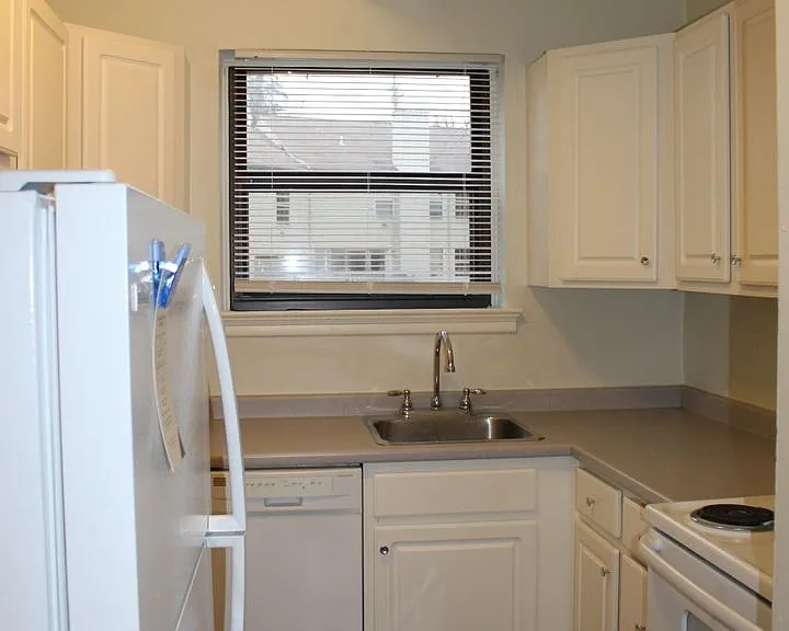 119 Baywood Ave — Photo 3
