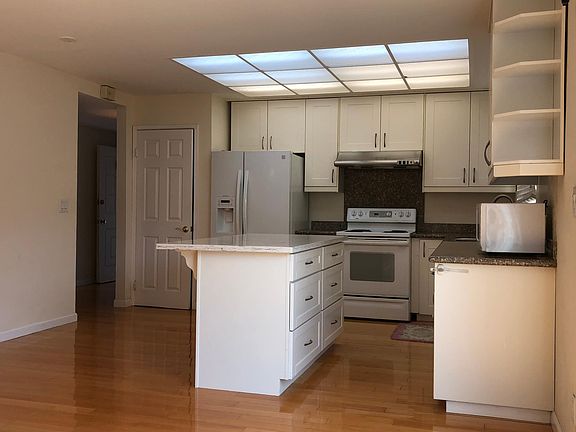 4th image of 3643 Darwin Dr #3643