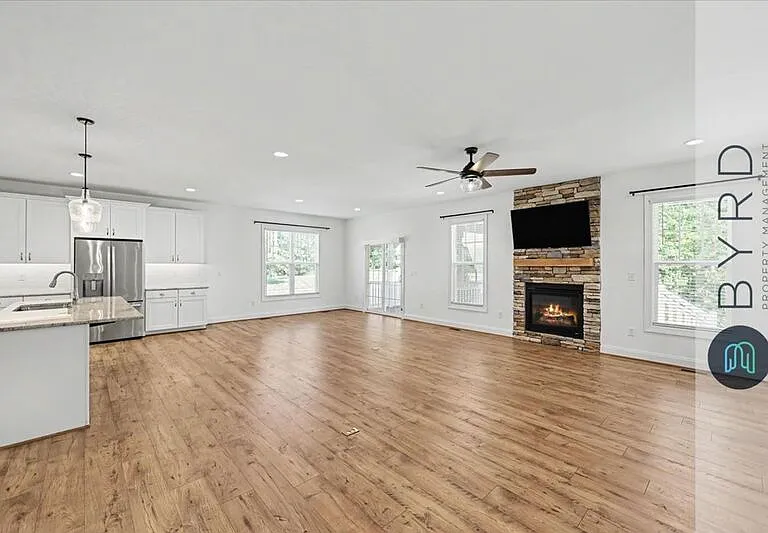 9001 Sharpe Ct — Photo 17